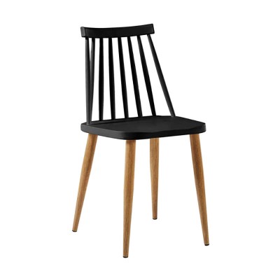 Μαύρη καρέκλα Mirella με μεταλλικό σκελετό βαφής σε φυσικό χρώμα