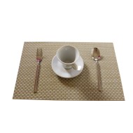 Σουπλά επιτραπέζιο PVC διαστάσεων 45x30cm σε μπεζ χρώμα Σουπλά επιτραπέζιο PVC διαστάσεων 45x30cm σε μπεζ χρώμα