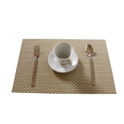 Σουπλά επιτραπέζιο PVC διαστάσεων 45x30cm σε μπεζ χρώμα Σουπλά επιτραπέζιο PVC διαστάσεων 45x30cm σε μπεζ χρώμα