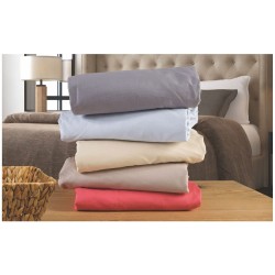 Σεντόνι υπέρδιπλο με λάστιχο διαστάσεων 180x200cm poly/cotton 144 κλωστών λευκό χρώμα με λάστιχο στις γωνίες 