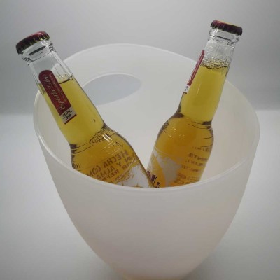 Σαμπανιέρα πλαστική PP σε λευκό χρώμα ματ με ένα χερούλι χωρητικότητας 2,5 lt COLORATO