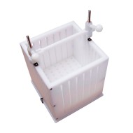 Σουβλακομηχανή χειρός με δυνατότητα παραγωγής 70 πλακέ τεμάχια των 120gr κατασκευή από πολυαιθυλένιο Σουβλακομηχανή χειρός με δυνατότητα παραγωγής 70 πλακέ τεμάχια των 120gr κατασκευή από πολυαιθυλένιο