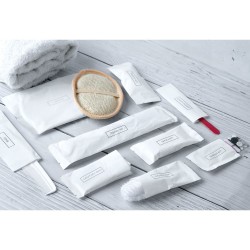 Σακουλάκι υγιεινής φροντίδας με σακουλάκι επανασφραγιζόμενο για ασφαλή απόρριψη σε λευκή συσκευασία 