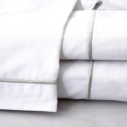 Μαξιλαροθήκη ξενοδοχειακή 180TC CVC διαστάσεων 52x72cm Oxford σε λευκό χρώμα με πλακέ γαζί