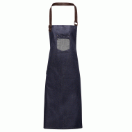 Κερωμένη ολόσωμη ποδιά με δερματίνη σε χρώμα μπλε τζιν Κερωμένη ολόσωμη ποδιά με δερματίνη σε χρώμα μπλε τζιν