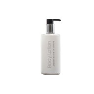 Κρέμα σώματος της σειράς LESSENTIEL σε μπουκάλι 350ml με άρωμα πράσινου τσαγιού