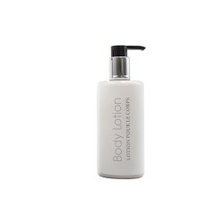 Κρέμα σώματος της σειράς LESSENTIEL σε μπουκάλι 350ml με άρωμα πράσινου τσαγιού