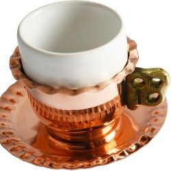 Φλυτζανάκι του ελληνικού καφέ πορσελάνινο No1 σετ με χάλκινη βάση-πιατάκι