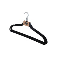 Κρεμάστρα ρούχων πλαστική σε μαύρο χρώμα βελουτέ αντιολισθητική με εγκοπές 3 τεμάχια Κρεμάστρα ρούχων πλαστική σε μαύρο χρώμα βελουτέ αντιολισθητική με εγκοπές 3 τεμάχια