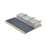 Πλατώ σερβιρίσματος σχιστόλιθου με ξύλινη βάση και 3 μπολ με κουτάλι διαστάσεων 28x11cm Πλατώ σερβιρίσματος σχιστόλιθου με ξύλινη βάση και 3 μπολ με κουτάλι διαστάσεων 28x11cm