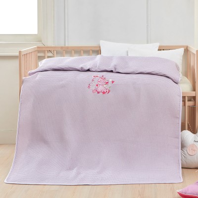 Κουβέρτα πικέ με κέντημα Art 5304 διαστάσεων 100X150cm σε χρώμα ροζ