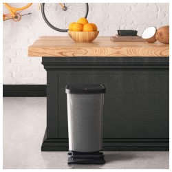 Πλαστικός κάδος τετράγωνος με μεταλλικό φινίρισμα χωρητικότητας 40lt με πεντάλ paso